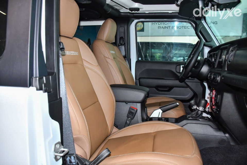 Ghế ngồi bọc da cao cấp