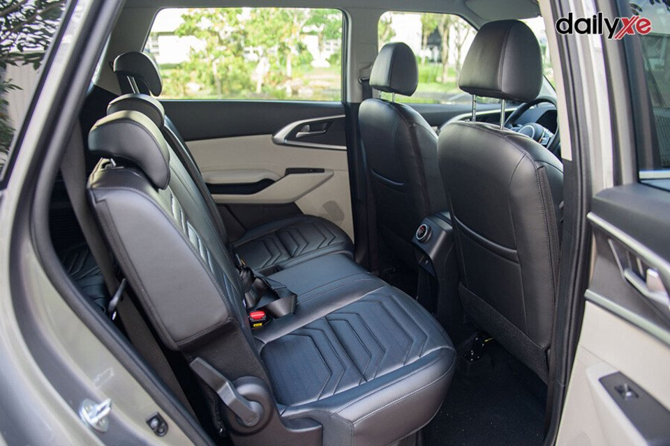 Hàng ghế 2 rộng rãi