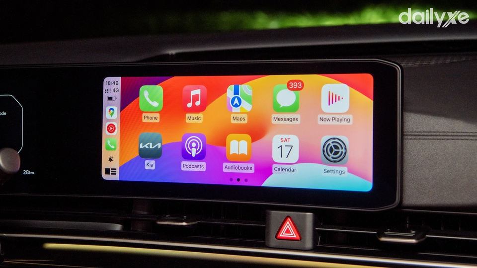 Cụm màn hình cong Panoramic hiện đại trên New KIA Carnival