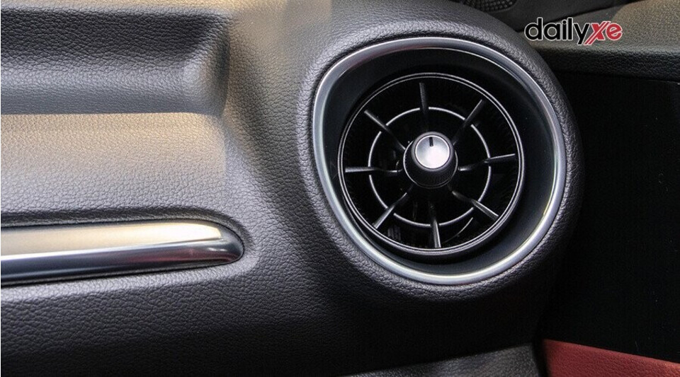 Cửa gió điều hòa hàng ghế trước