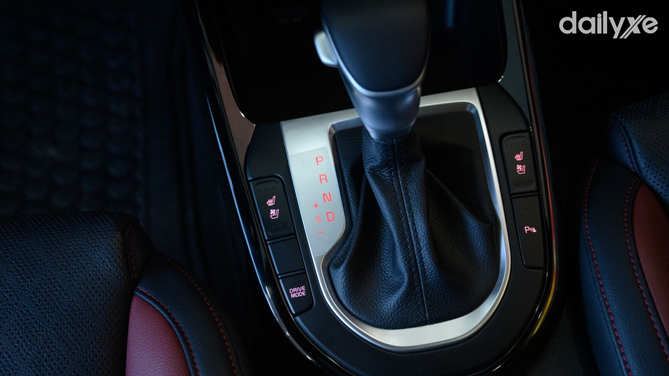 Trang bị hộp số vận hành êm ái