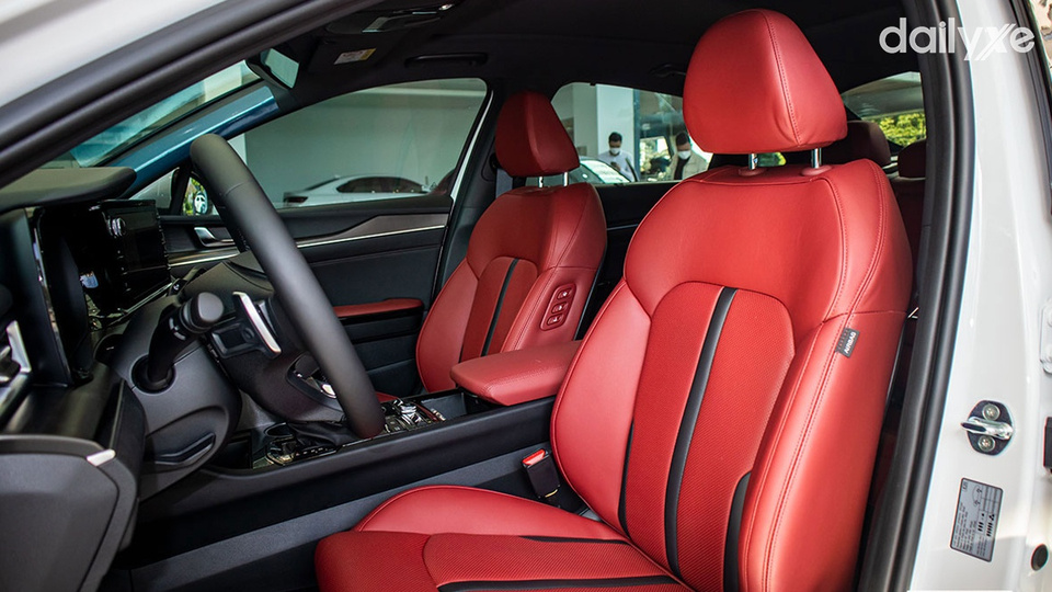 Ghế ngồi êm ái điều chỉnh nhiều chức năng