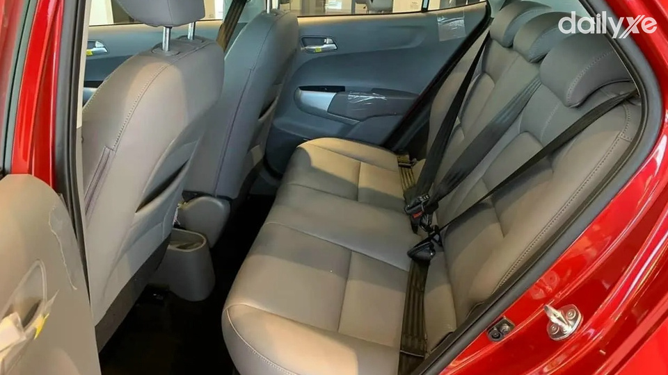 Hàng ghế sau rộng rãi