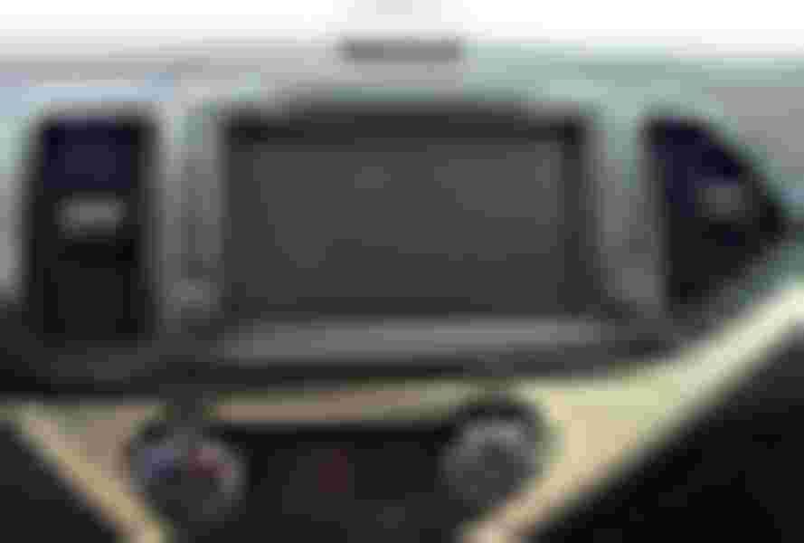 Hệ thống giải trí trên xe cho phép kết nối DVD, GPS, Bluetooth, 4 loa / DVD, GPS, Bluetooth, 4 speakers, USB