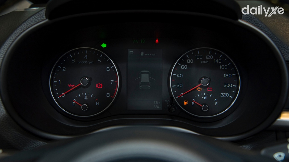 Cụm đồng hồ dạng ống hiển thị đầy đủ các thông số vận hành