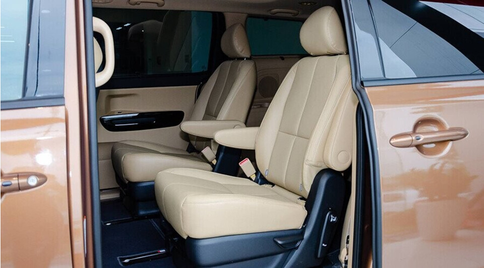 Hàng ghế sau Sedona rộng rãi