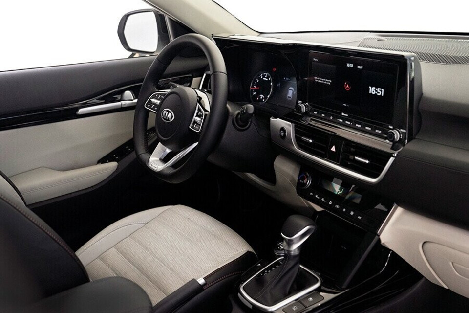 Khoang lái thiết kế rộng rãi