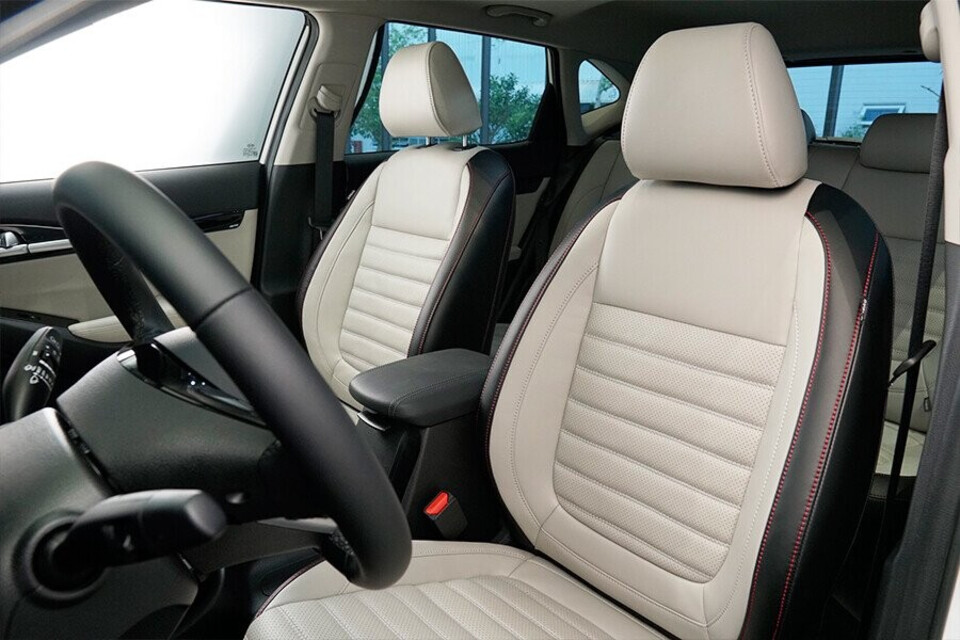 Khoang lái thiết kế rộng rãi