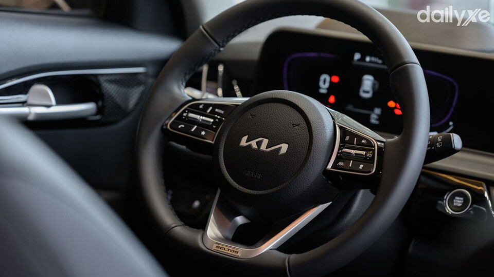 Vô lăng New KIA Seltos 1.5L Turbo Luxury bọc da sang trọng êm ái