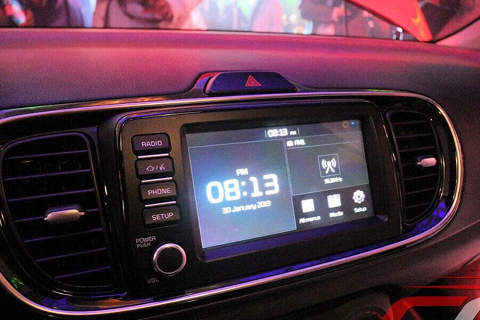 KIA Soluto được trang bị màn hình cảm ứng 7 inch KIA Soluto được trang bị màn hình cảm ứng 7 inch