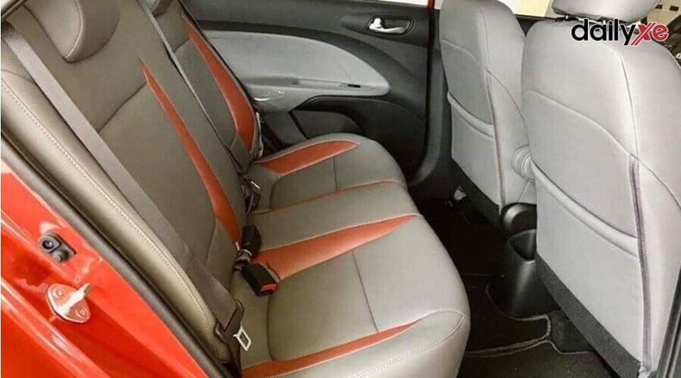 Hàng ghế sau rộng rãi