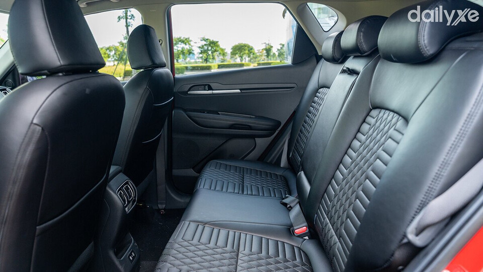 Hàng ghế sau có thể gập linh hoạt 6:4 cùng nhiều tiện nghi hàng đầu