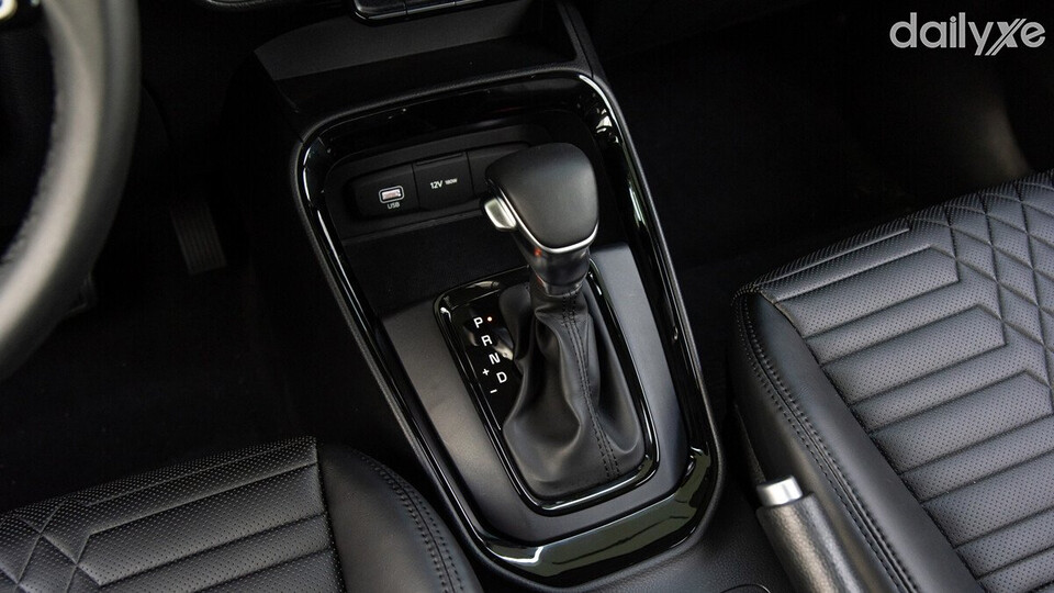 Trang bị hộp số vô cấp CVT vận hành êm ái