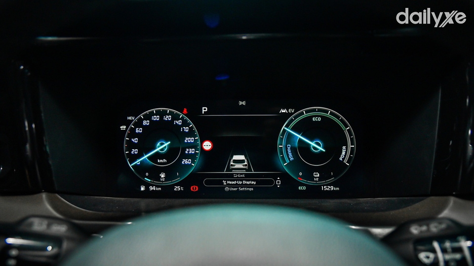 Đồng hồ kỹ thuật số hiển thị sắc nét thông tin hoạt động của xe