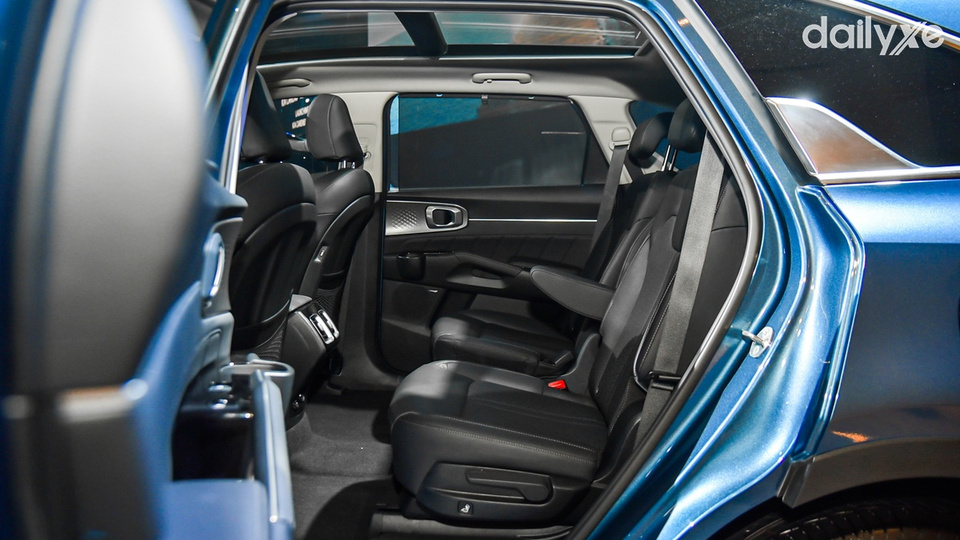 Hàng ghế thứ hai được thiết kế rộng rãi và thoải mái