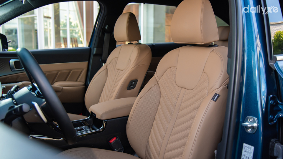 Ghế ngồi êm ái, đa dạng các chức năng