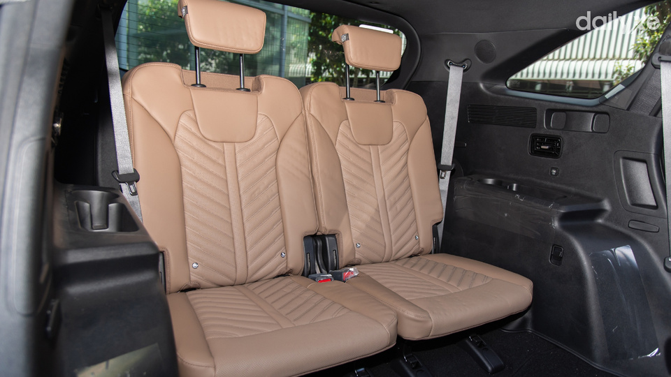 Hàng ghế thứ 3 rộng rãi và gập chỉnh linh hoạt