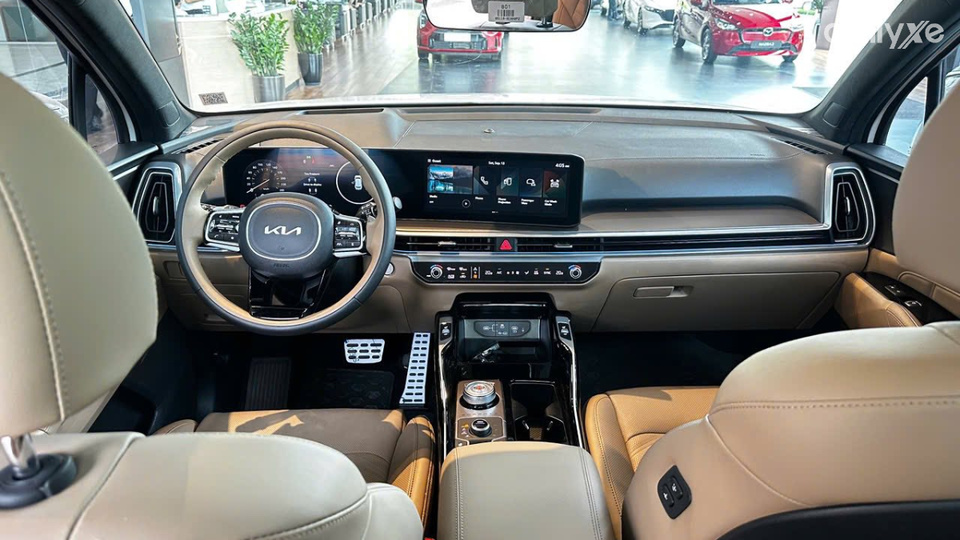 Nội thất toát lên vẻ sang trọng nhờ sự hòa quyện giữa công nghệ và thiết kế tinh tế