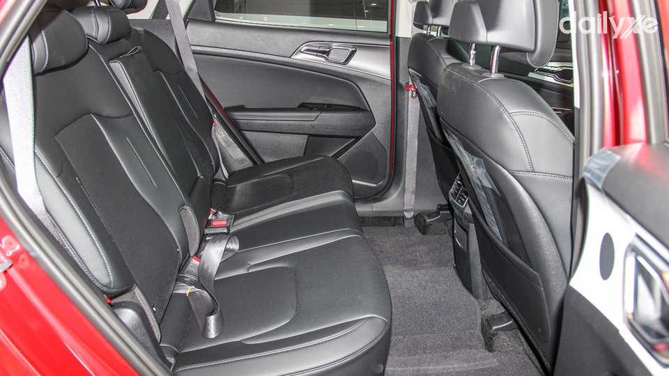Hàng ghế sau rộng rãi