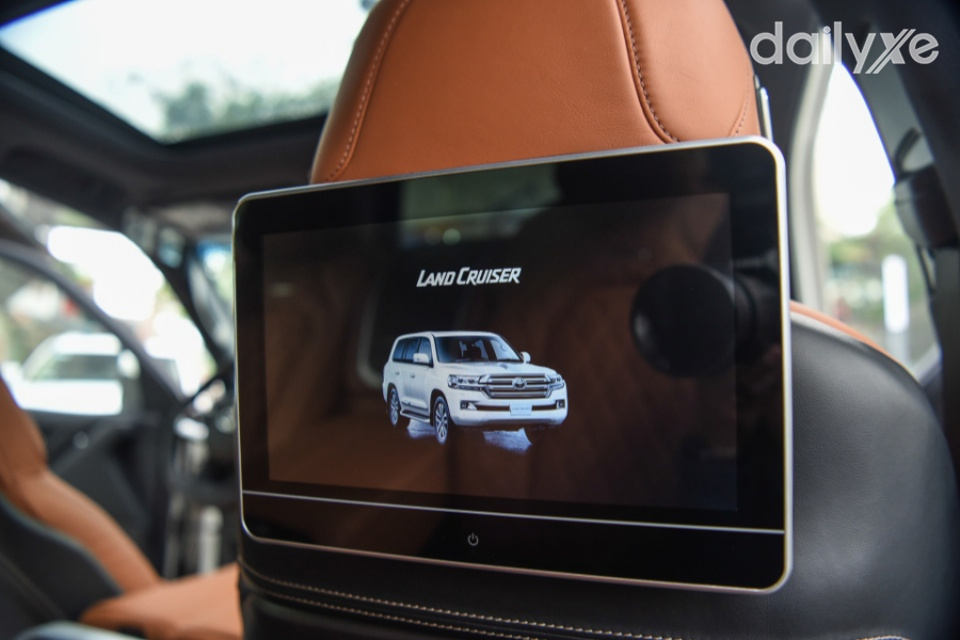 Trang bị màn hình giải trí hàng ghế sau