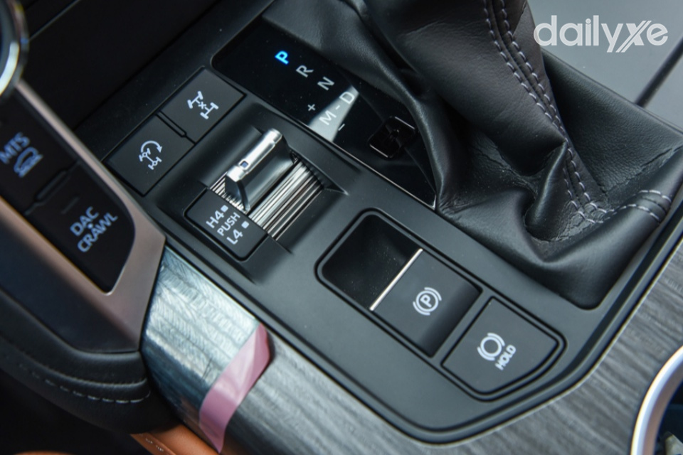 Trang bị 3 chế độ lái Eco, Normal và Sport di chuyển mọi địa hình