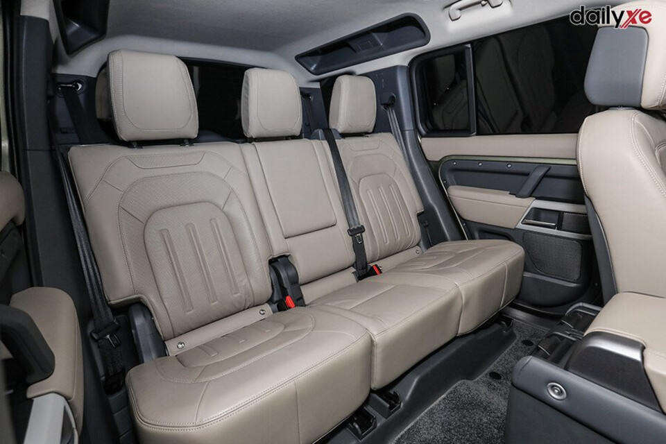 Tất cả ghế ngồi bọc da cao cấp