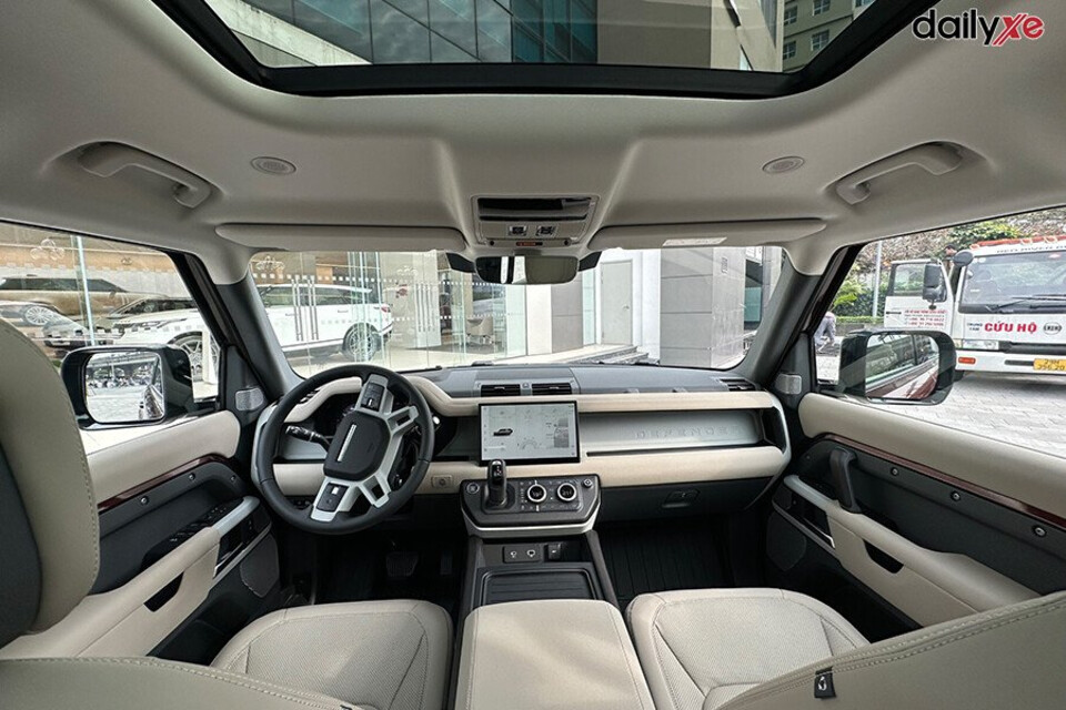 Không gian nội thất rộng rãi, cao cấp