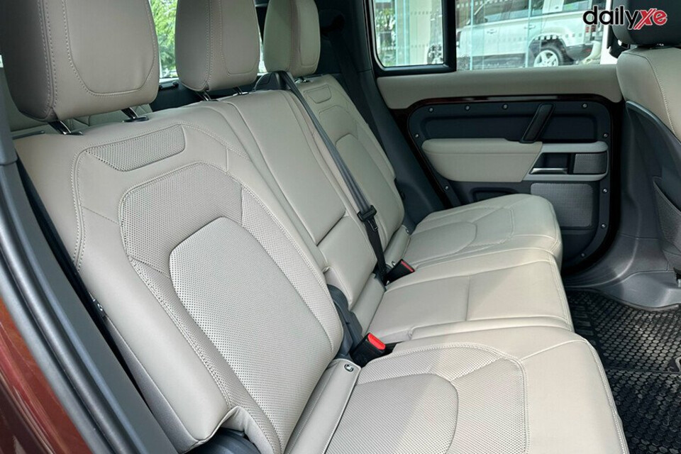 Hệ thống ghế ngồi bằng da cao cấp đem đến sự thoải mái