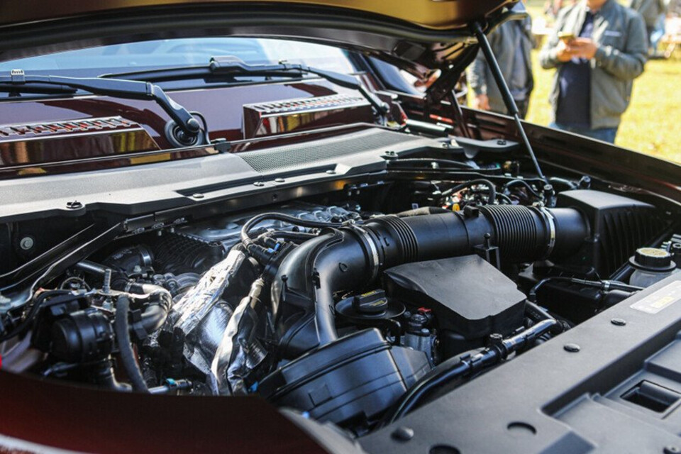 Sử dụng động cơ vận hành mạnh mẽ