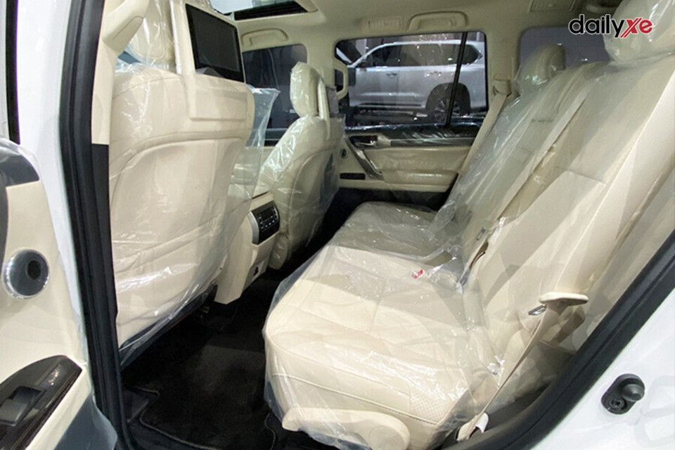 Hàng ghế sau rộng rãi