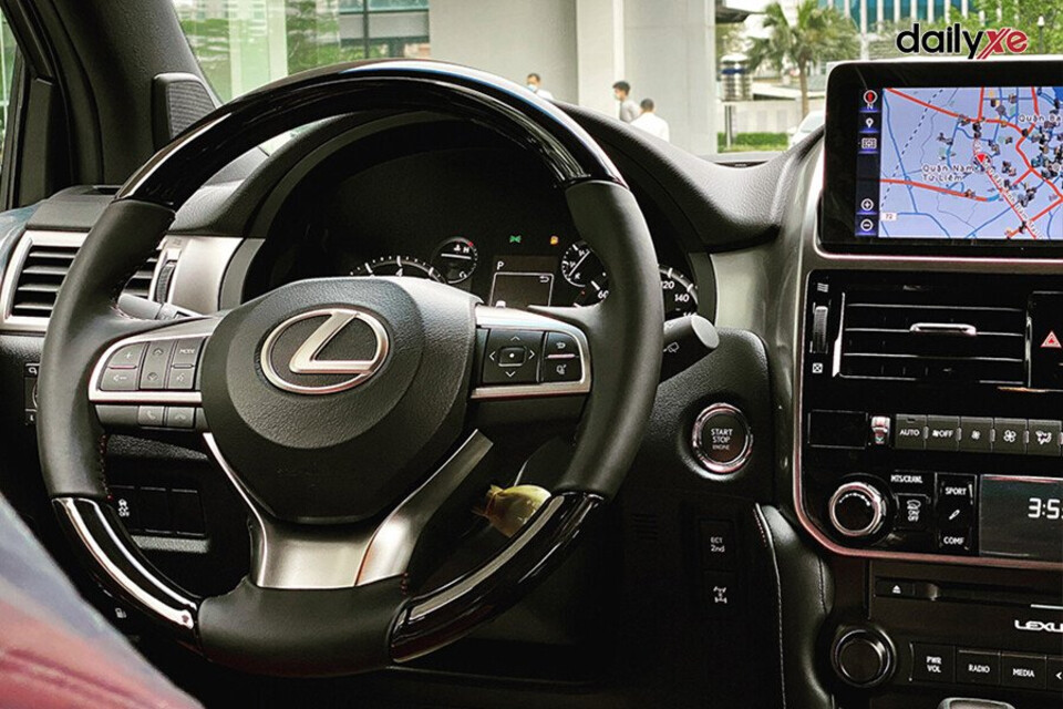 Nút điều khiển tích hợp vô lăng