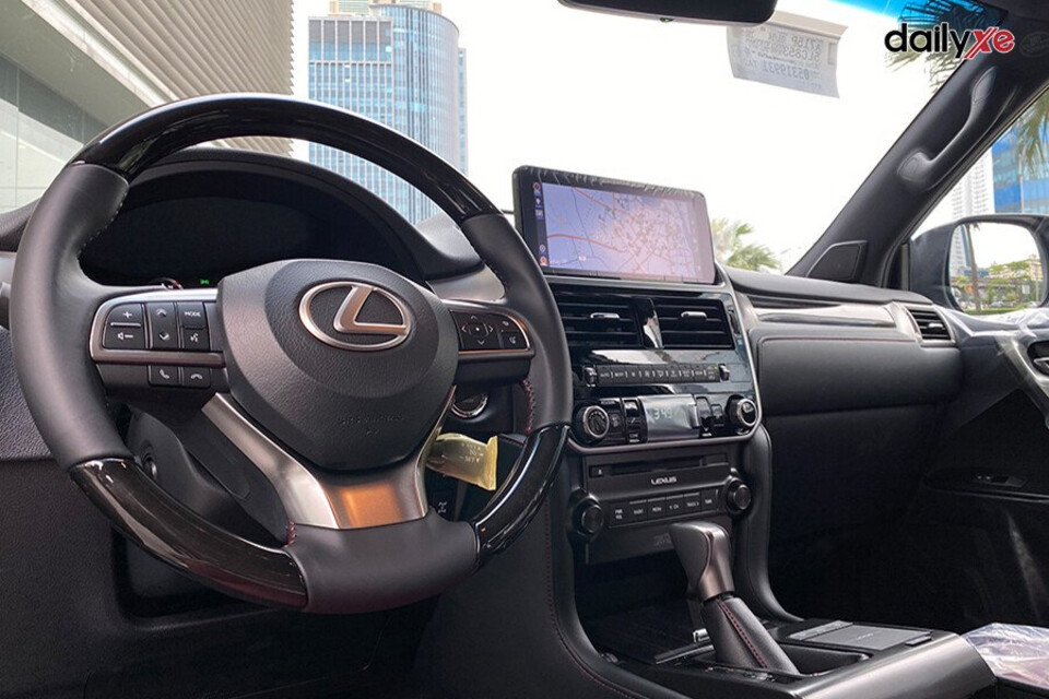 Vô lăng ốp gỗ sang trọng