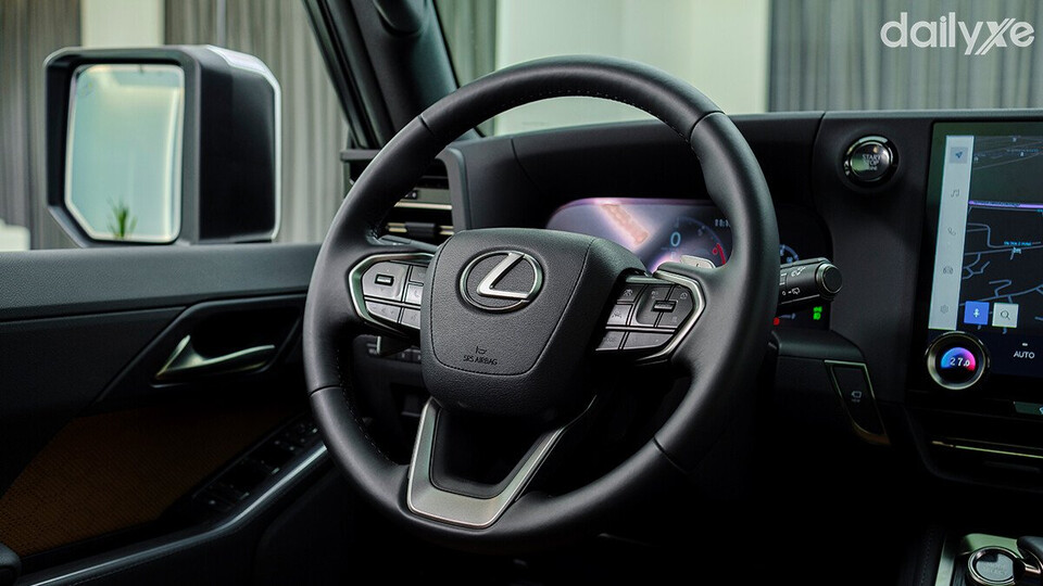 Vô lăng ba chấu thiết kế hiện đại