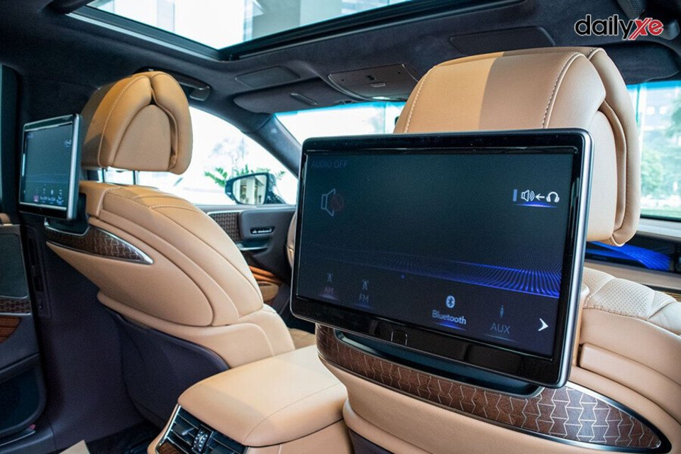 Màn hình giải trí hàng ghế sau