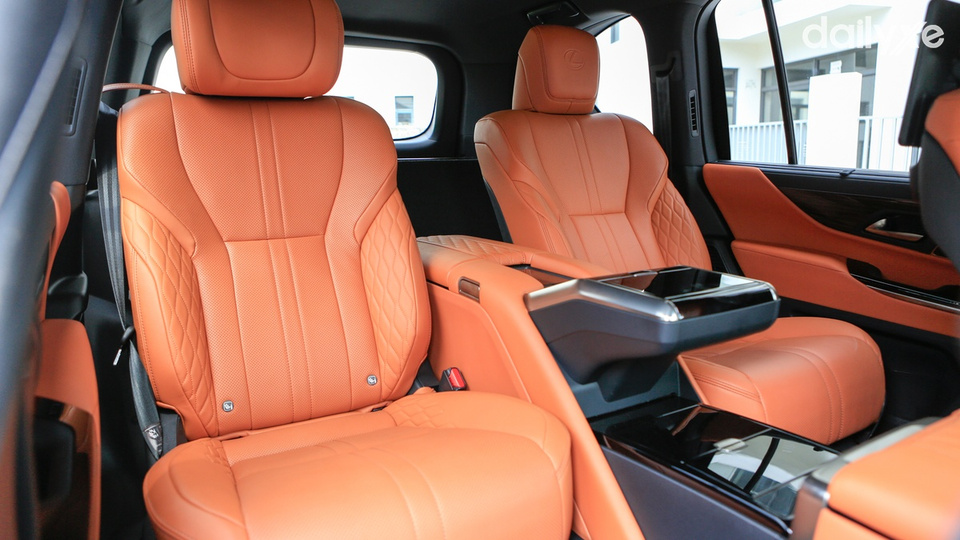 Hàng ghế sau có chức năng sưởi và làm mát