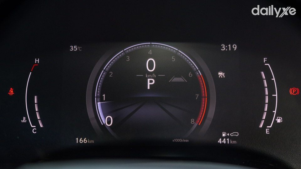 Màn hình tốc độ TFT cung cấp đầy đủ thông tin cần thiết