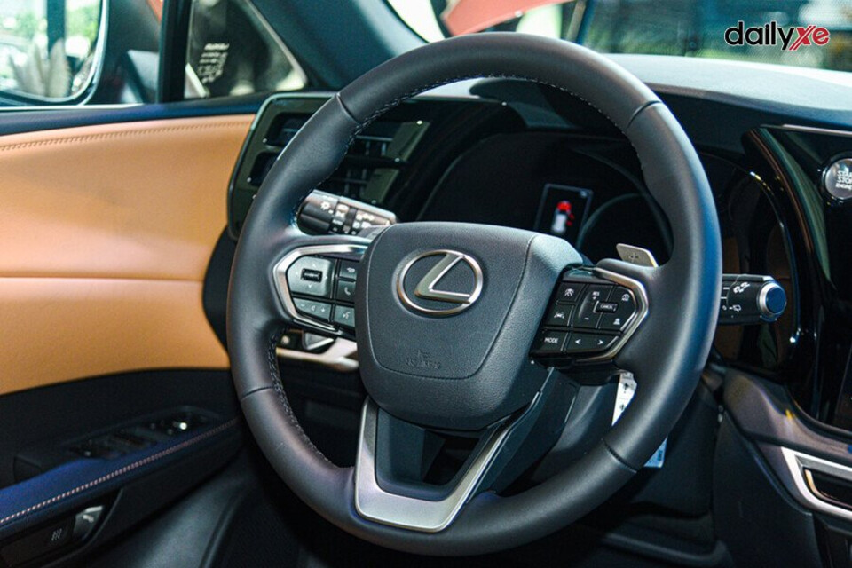 Vô lăng bọc da sang trọng Vô lăng bọc da sang trọng