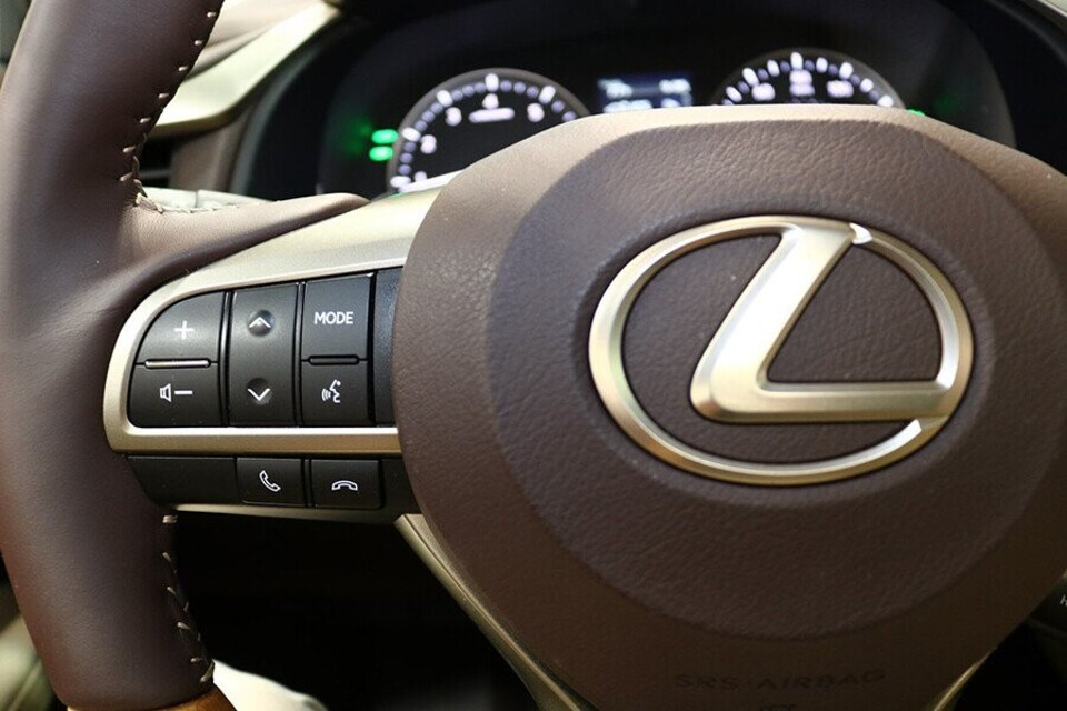 Nút điều khiển tích hợp vô lăng Nút điều khiển tích hợp vô lăng