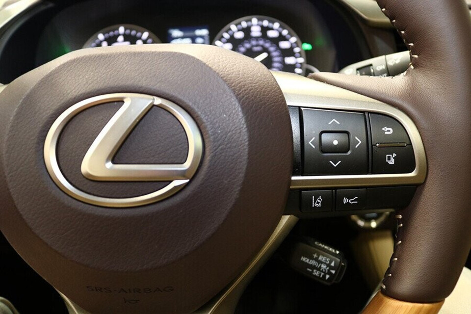 Nút điều khiển tích hợp vô lăng Nút điều khiển tích hợp vô lăng