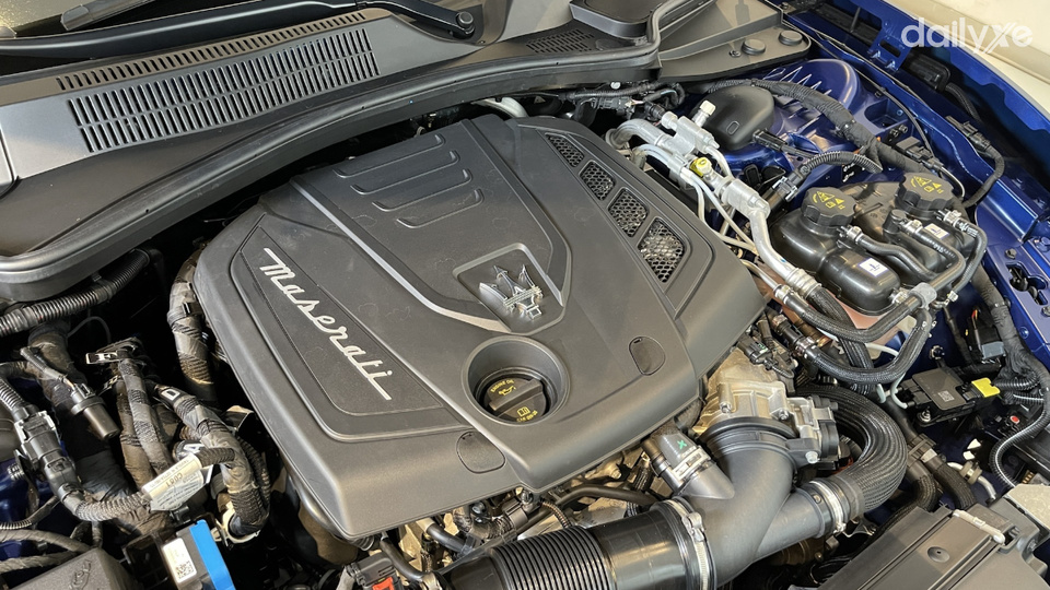Trang bị động cơ xăng V6