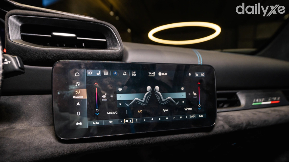 Màn hình giải trí tích hợp nhiều kết nối thông minh