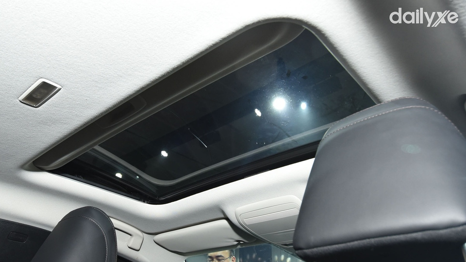 Trang bị cửa sổ trời