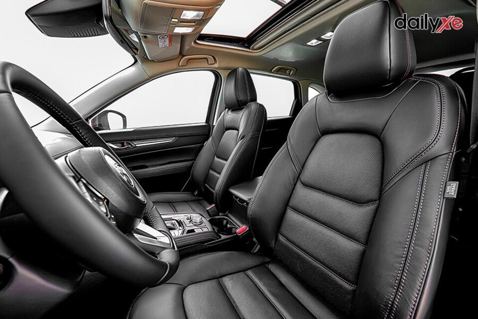Hệ thống ghế da êm ái, ứng dụng công nghệ SkyActiv-Vehicle Architecture hiện đại