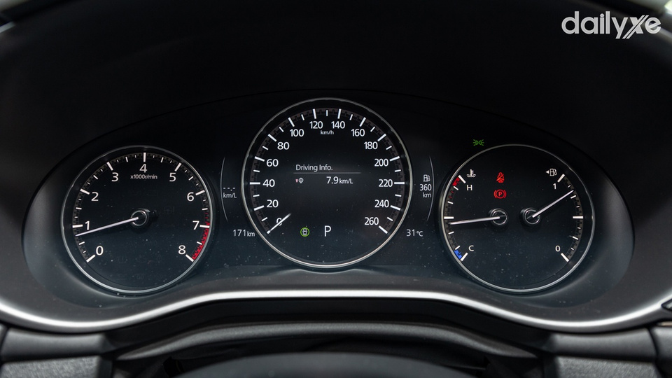 Màn hình hiển thị sắc nét và đồng hồ Analog hiển thị đa dạng thông tin