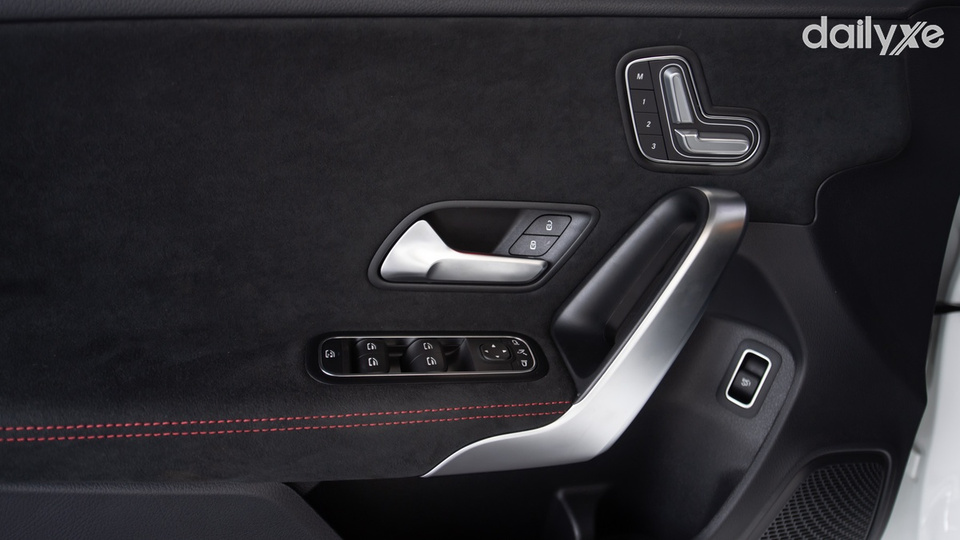 Hàng ghế trước tích hợp nhiều chức năng