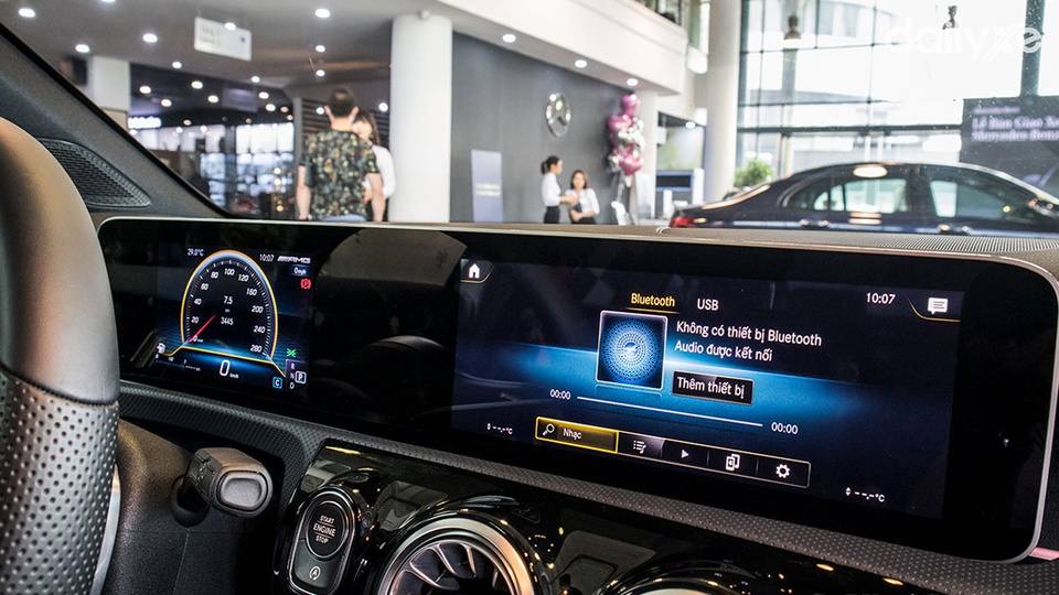 Cụm màn hình lớn mang hơi hướng tương lai