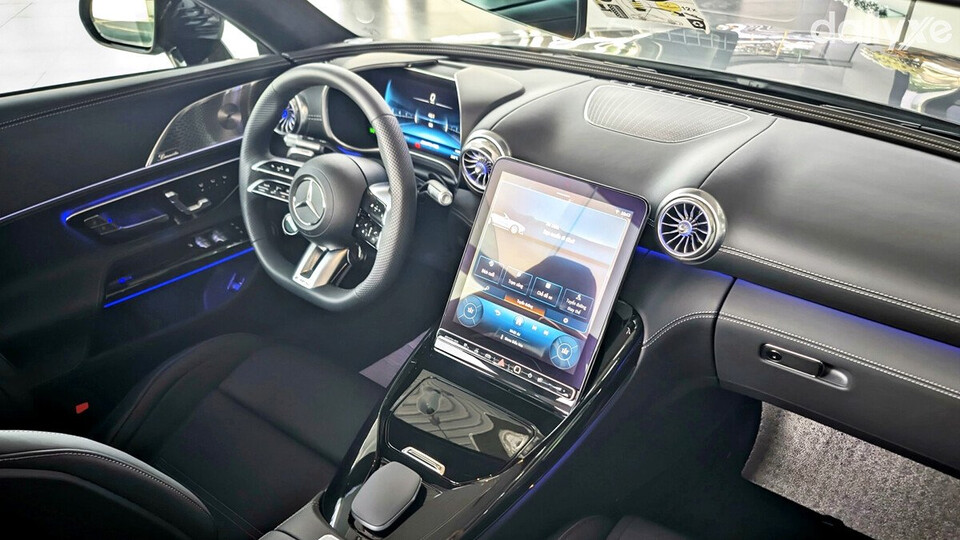 Nội thất xe hiện đại, sang trọng và tiện nghi