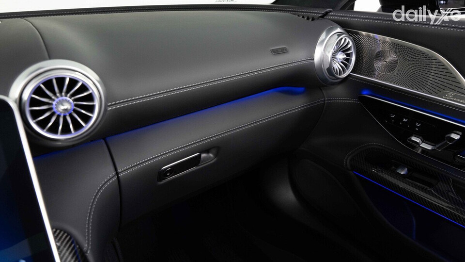 Hệ thống đèn viền nội thất 64 màu nổi bật