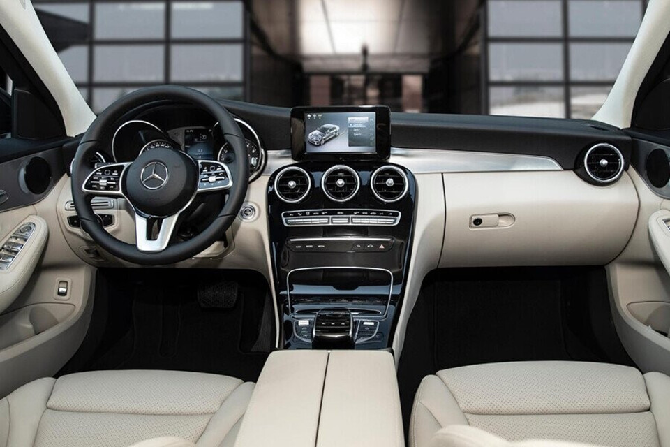 Không gian nội thất rộng rãi Không gian nội thất rộng rãi