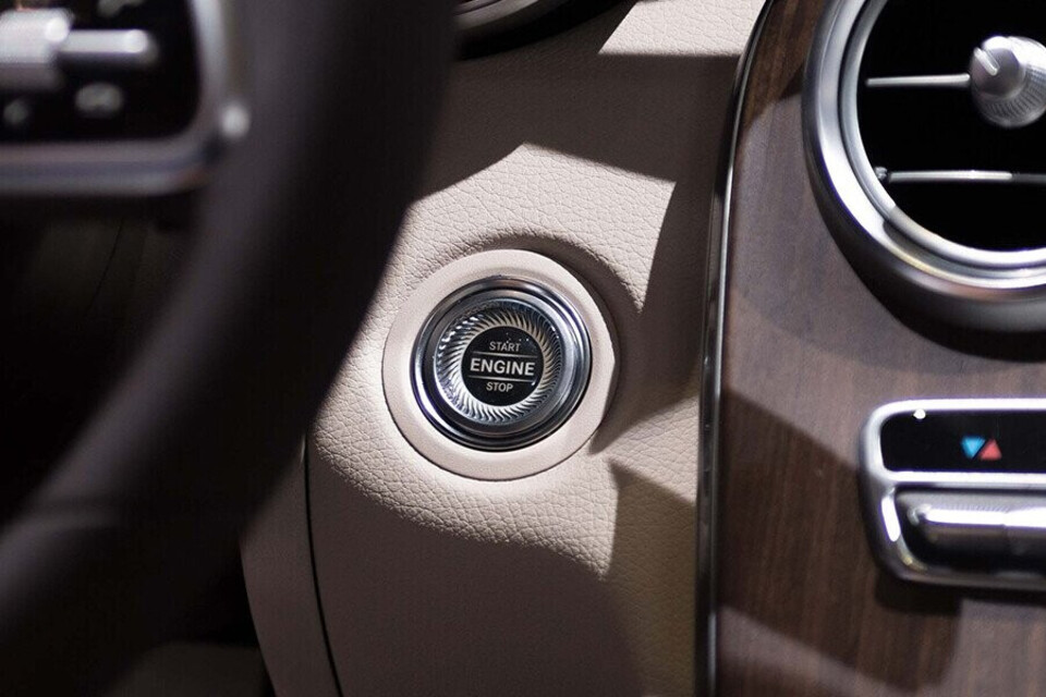 Nút bầm khởi động